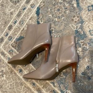 BNWOT Michael Kors heeled ankle boots
